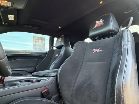 Used 2015 Dodge Challenger R/T Scat Pack w/ Leather Interior Group RWD image 25