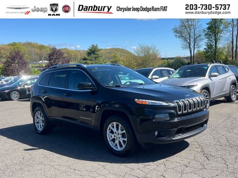 Used 2017 Jeep Cherokee Latitude w/ True North Edition AWD/4WD image 1