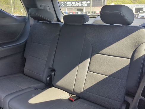 Used 2024 Chevrolet Traverse LT image 24