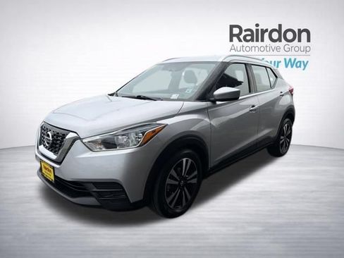 Used 2019 Nissan Kicks SV FWD image 1
