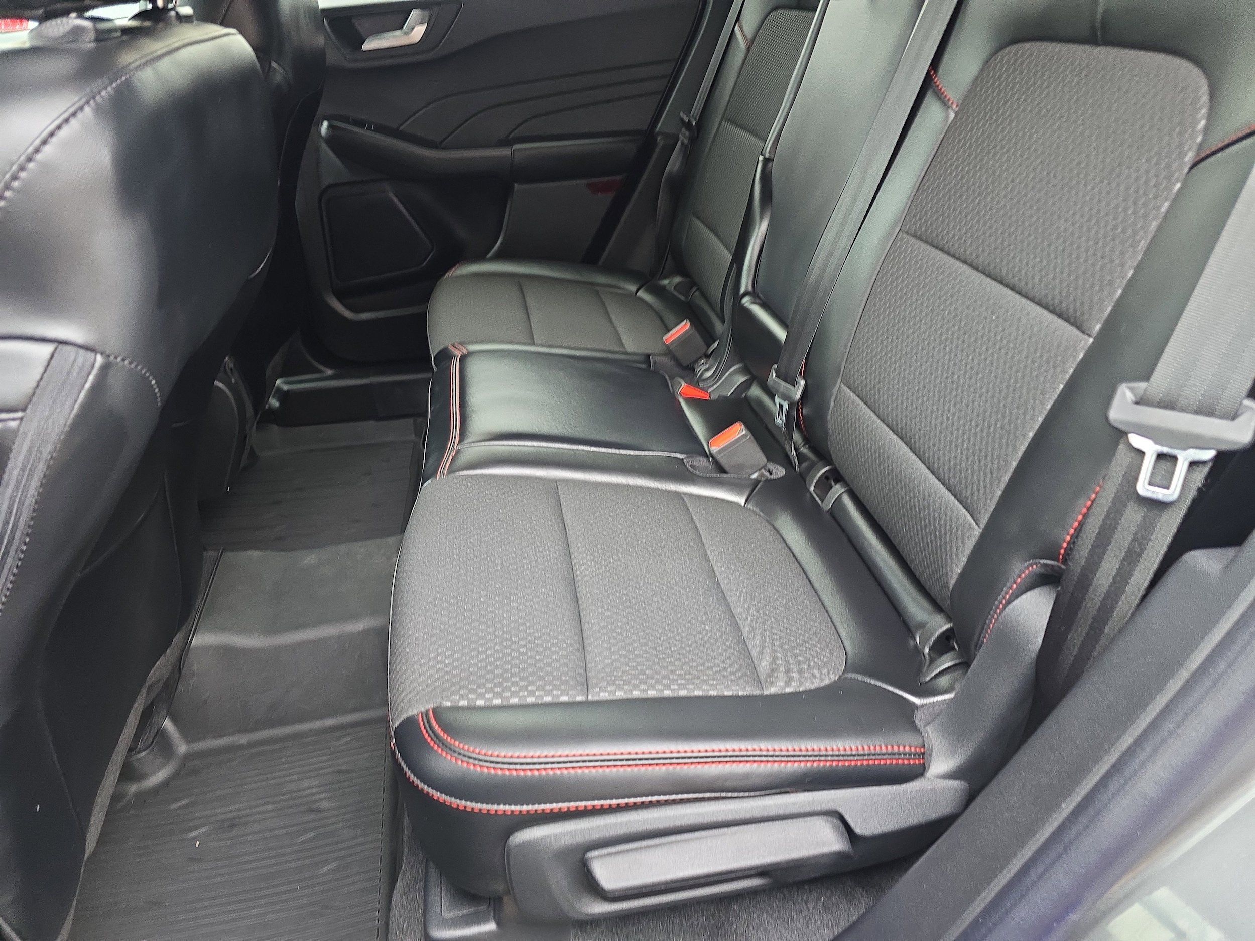 Used 2024 Ford Escape ST-Line w/ Tech Pack #1 AWD/4WD image 15