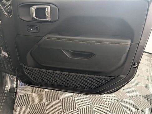 Certified 2025 Jeep Wrangler Unlimited Sahara w/ Safety Group image 31