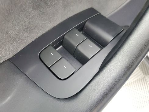 Used 2024 Tesla Model Y Long Range image 27