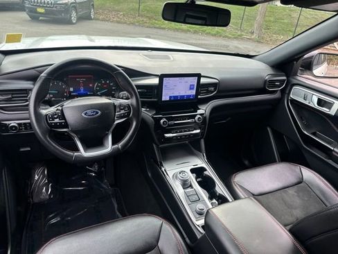 Used 2023 Ford Explorer ST-Line image 32