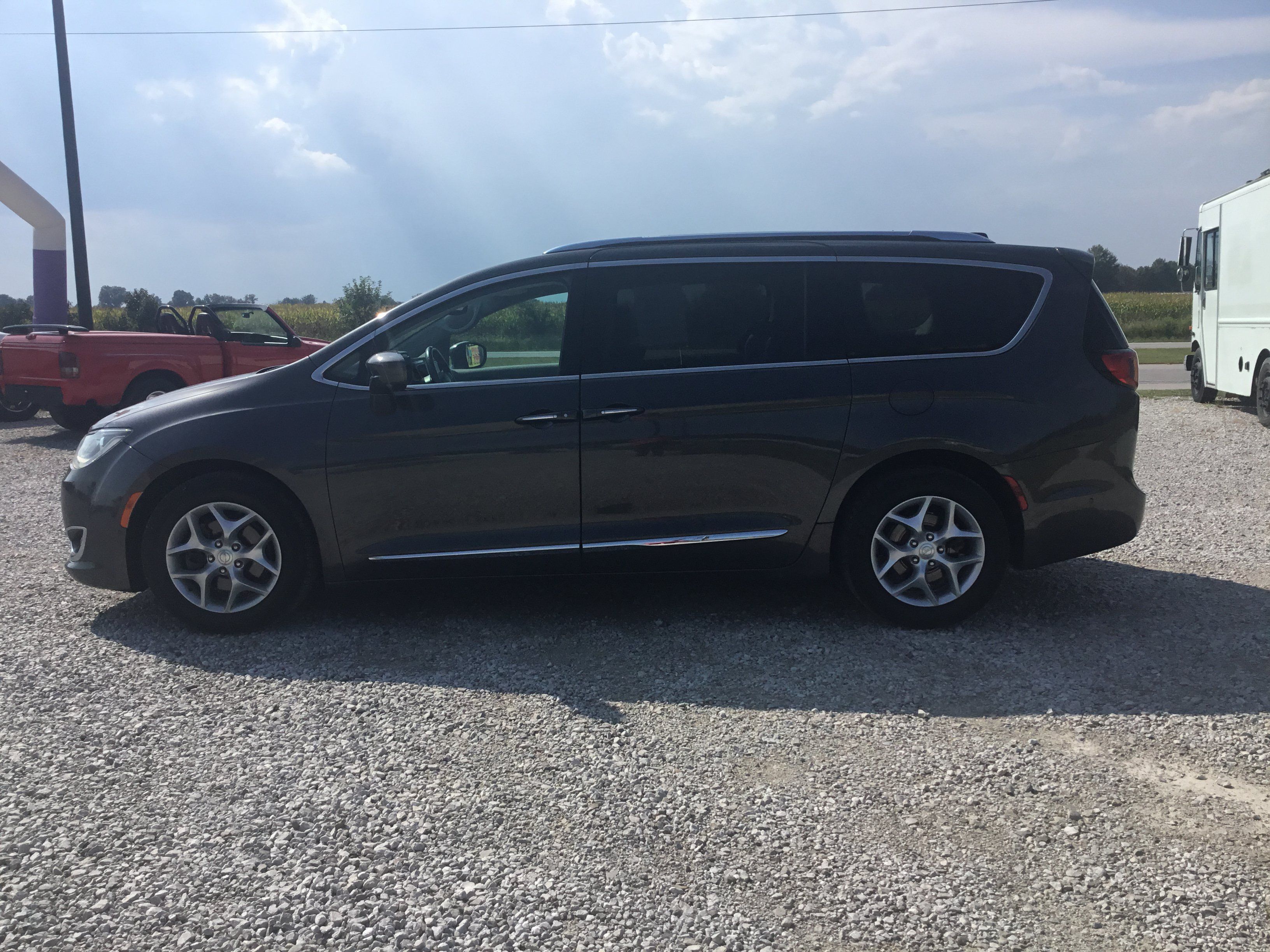 Used 2017 Chrysler Pacifica Touring-L Plus w/ Advanced Safetytec Group FWD image 6