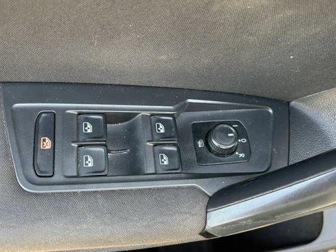 Used 2019 Volkswagen Tiguan S FWD image 16