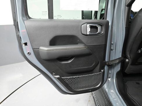 Used 2025 Jeep Gladiator High Tide image 25