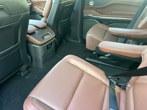 New 2026 Lincoln Navigator L Reserve AWD/4WD image 11