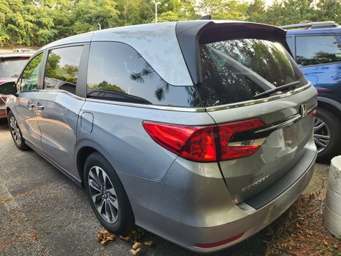 Used 2023 Honda Odyssey EX-L image 3