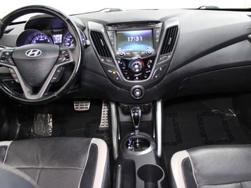 Used 2014 Hyundai Veloster Turbo FWD image 2