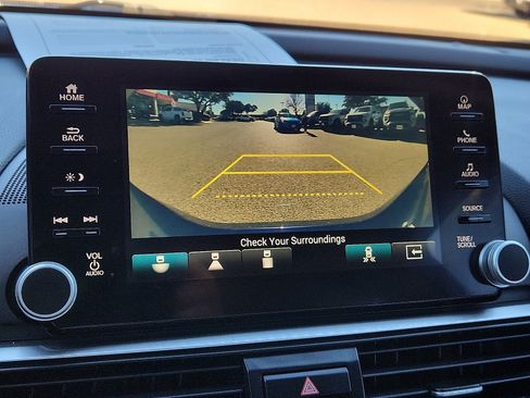 Used 2019 Honda Accord Touring image 18