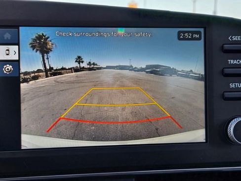 Certified 2025 Hyundai Elantra Hybrid FWD image 10