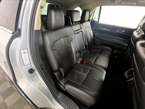 Used 2019 Lincoln MKT AWD image 27