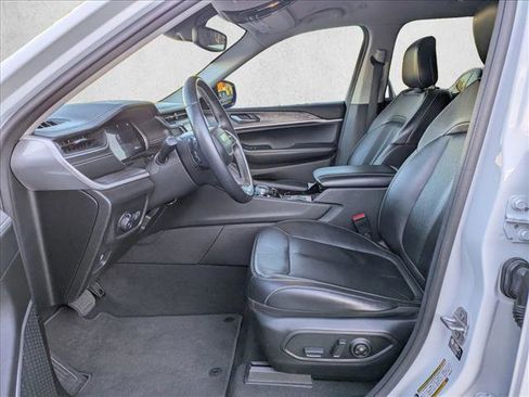 Used 2022 Jeep Grand Cherokee L Limited image 17