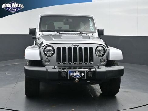 Used 2017 Jeep Wrangler Unlimited Sahara image 2