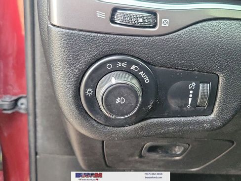 Used 2019 Jeep Cherokee Latitude w/ Cold Weather Group image 17