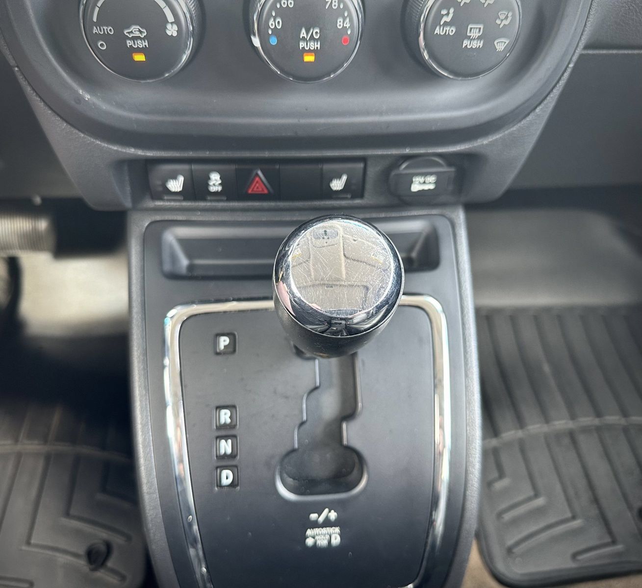 Used 2017 Jeep Patriot High Altitude AWD/4WD image 11