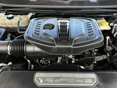 Used 2024 Jeep Wagoneer L Series II RWD image 26