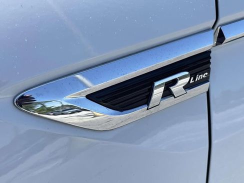 Used 2021 Volkswagen Tiguan SE R-Line FWD image 8