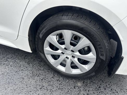 Used 2020 Toyota Corolla LE image 6