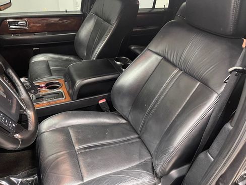 Used 2016 Lincoln Navigator Select RWD image 20
