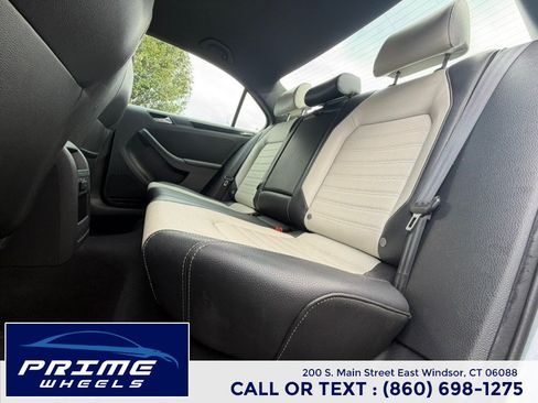 Used 2015 Volkswagen Jetta Sport FWD image 12