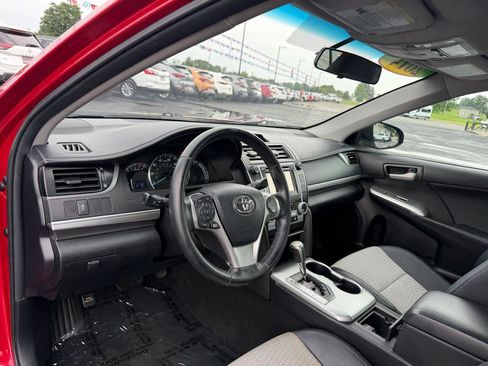 Used 2014 Toyota Camry SE FWD image 12