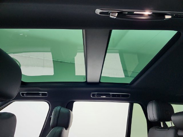 Used 2025 Land Rover Range Rover Long Wheelbase SE AWD/4WD image 32