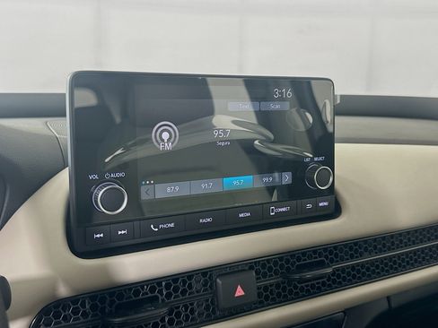 Used 2025 Honda HR-V LX image 12