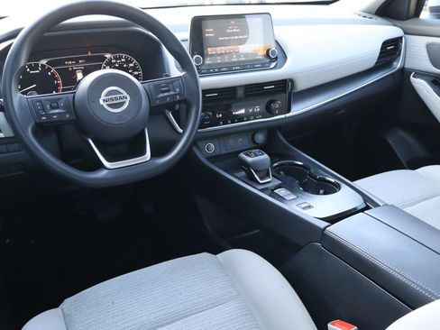 Used 2021 Nissan Rogue SV FWD image 4