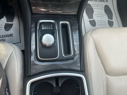 Used 2018 Chrysler 300 Touring L image 17