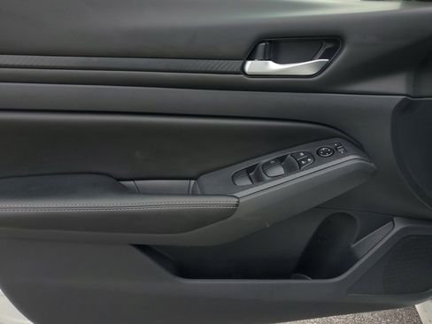 Used 2025 Nissan Altima 2.5 SV image 16