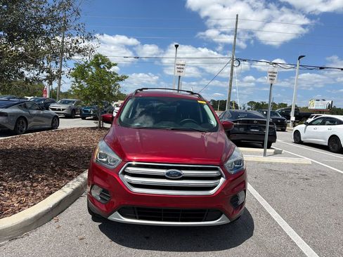 Used 2017 Ford Escape SE w/ Equipment Group 201A image 2