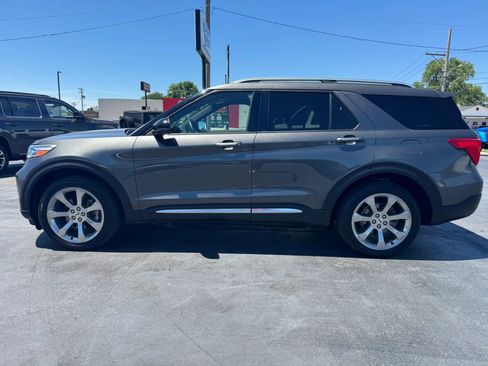 Used 2020 Ford Explorer Platinum w/ Premium Technology Package AWD/4WD image 2