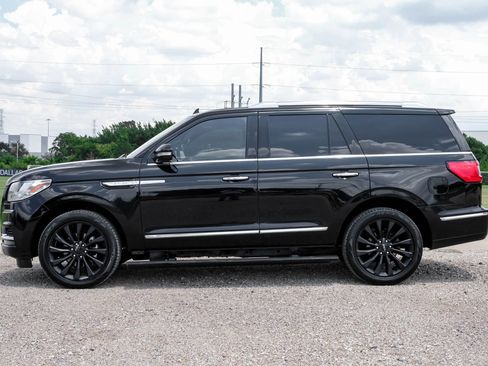 Used 2018 Lincoln Navigator Select AWD/4WD image 14