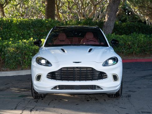 Used 2022 Aston Martin DBX image 5