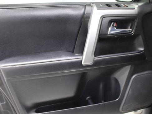 Used 2017 Toyota 4Runner SR5 image 6