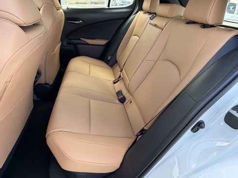 New 2026 Lexus UX 300h FWD image 28