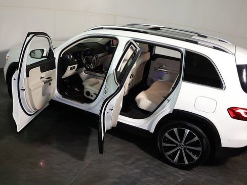 Used 2022 Mercedes-Benz GLB 250 4MATIC image 5