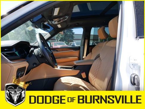 Used 2023 Jeep Grand Cherokee L Summit AWD/4WD image 13