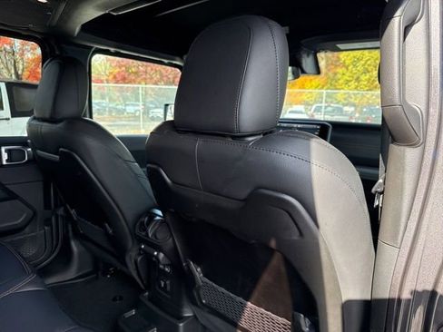 Used 2024 Jeep Wrangler Sahara image 26