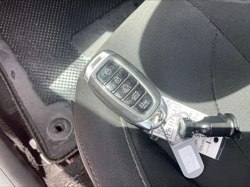 Used 2023 Hyundai Elantra SEL w/ Convenience Package FWD image 11