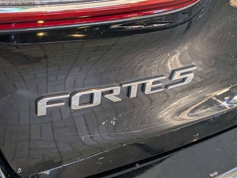 Used 2017 Kia Forte LX image 10