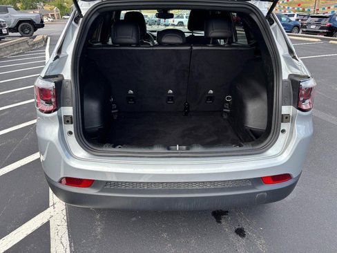 Used 2024 Jeep Compass Latitude image 4