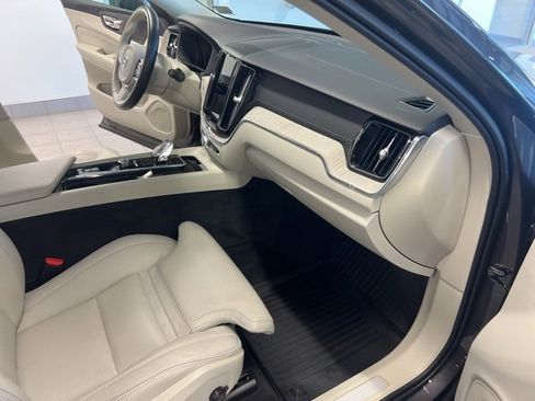 Used 2022 Volvo XC60 B6 Inscription w/ Protection Package Premier image 19