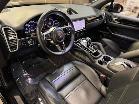 Used 2019 Porsche Cayenne w/ Premium Package AWD/4WD image 21