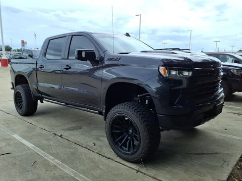 Used 2023 Chevrolet Silverado 1500 LT Trail Boss w/ LT Trail Boss Premium Package AWD/4WD image 1