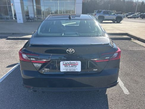 Used 2025 Toyota Camry SE image 5