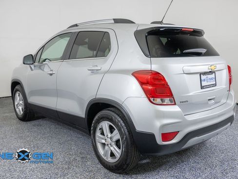 Used 2019 Chevrolet Trax LT w/ LT Convenience Package FWD image 5