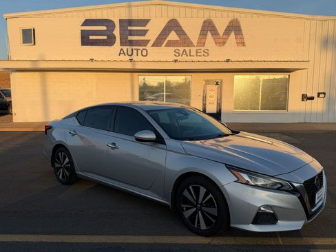 Used 2021 Nissan Altima 2.5 SV image 1